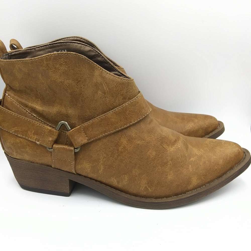 COCONUTS by MATISSE pointed slip on faux leather booties Size 7.5M